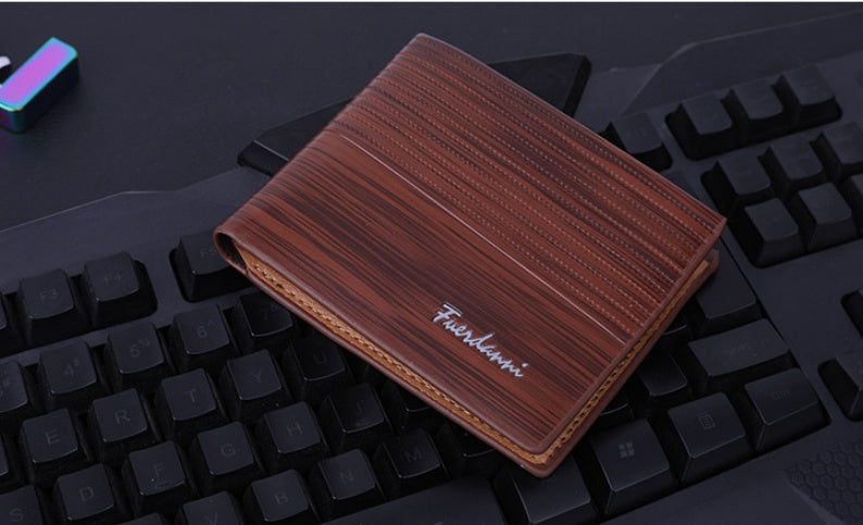 Embossed PU Leather Wallet – Multi-Card Short Wallet with Zipper & Passport Holder
